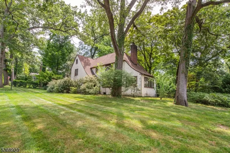 Ridgewood Village, NJ 07450,140 Valley View Ave