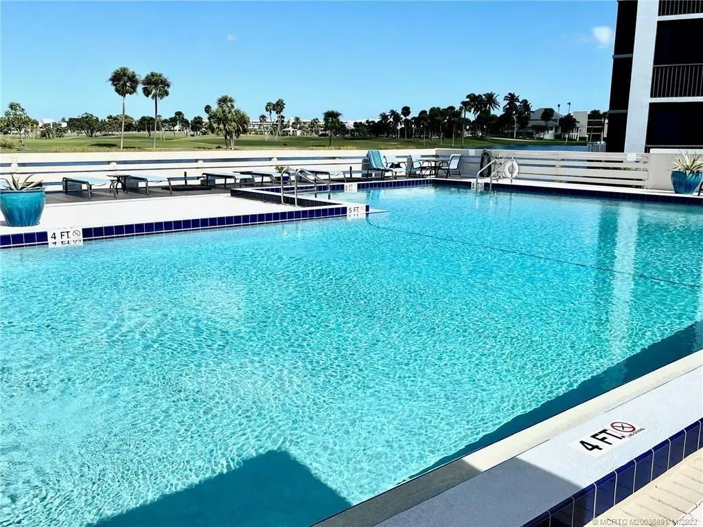 Stuart, FL 34996,40 NE Plantation Rd #208