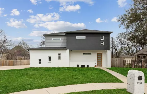 7651 Woodberry Court, Fort Worth, TX 76112