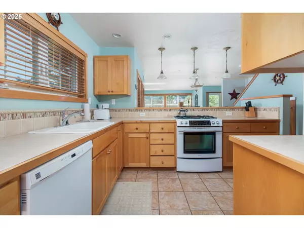 Pacific City, OR 97135,5906 W BAREFOOT LN