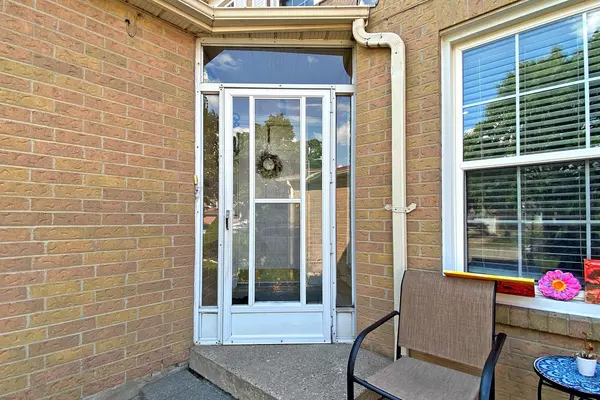 Mississauga, ON L5R 3B9,656 Esprit CRES