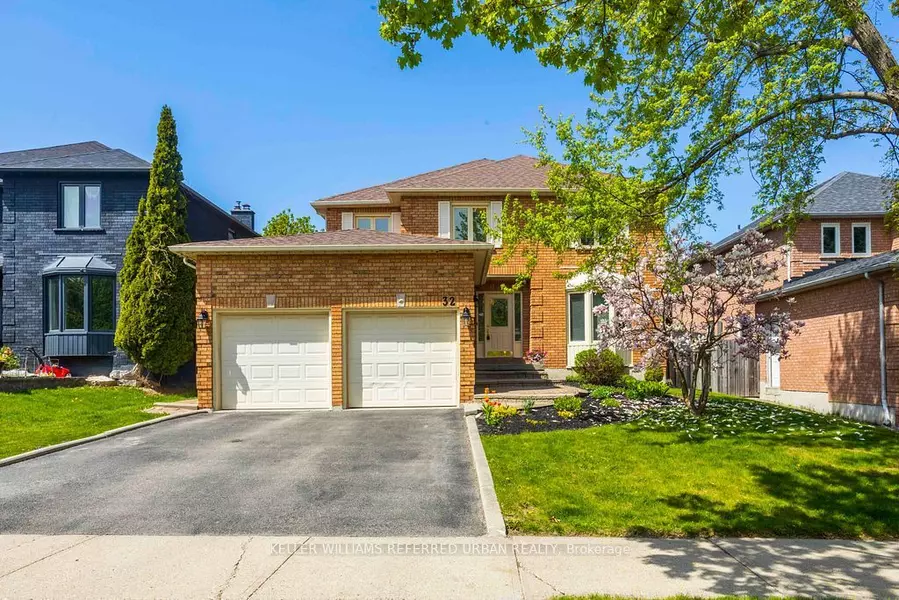 32 Nelson CIR, Newmarket, ON L3X 1R1