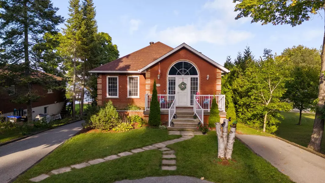 216 Robins Point RD, Tay, ON L0K 2A0