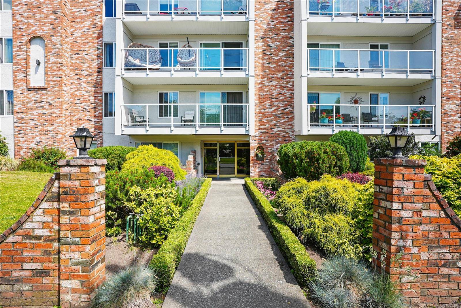1040 Rockland Ave #202, Victoria, BC V8V 3H5