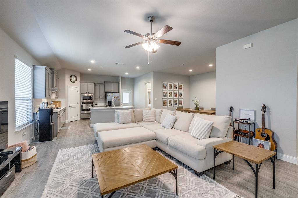 Arlington, TX 76002,1301 Deer Hollow Drive