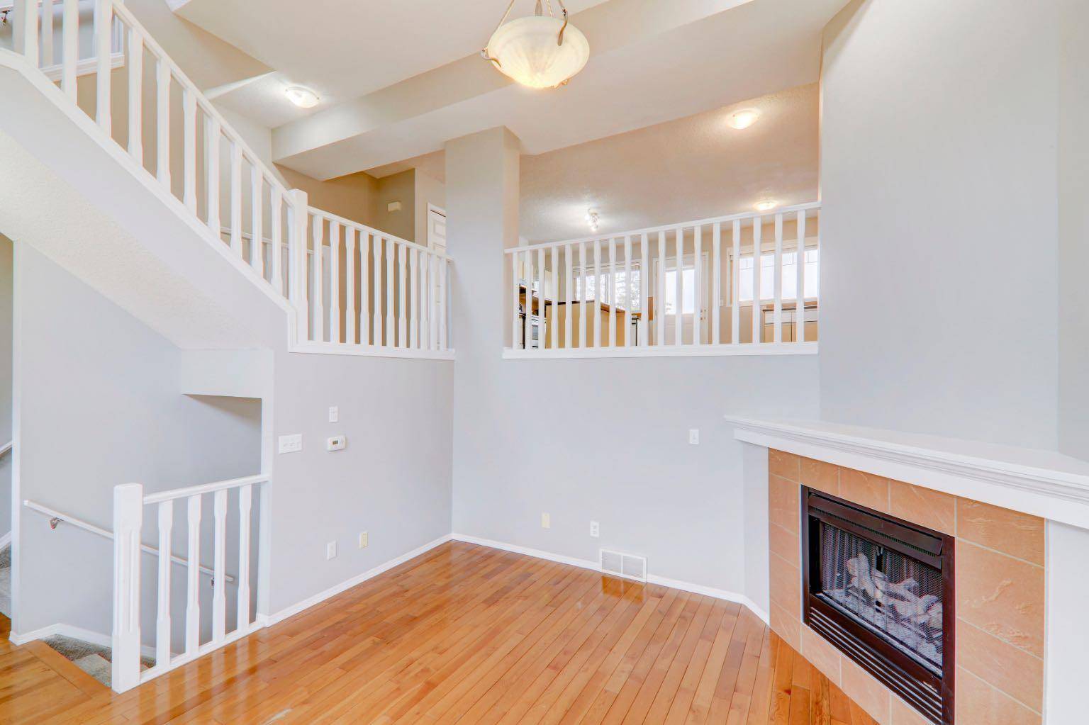 Calgary, AB T2X 3X6,162 153 AVE SE