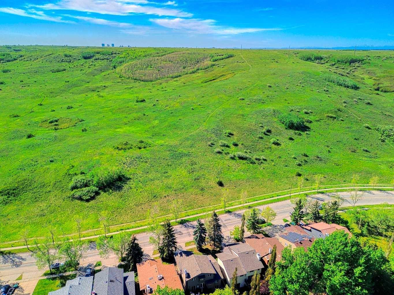 Calgary, AB T3K 2C5,88 Macewan Glen DR NW