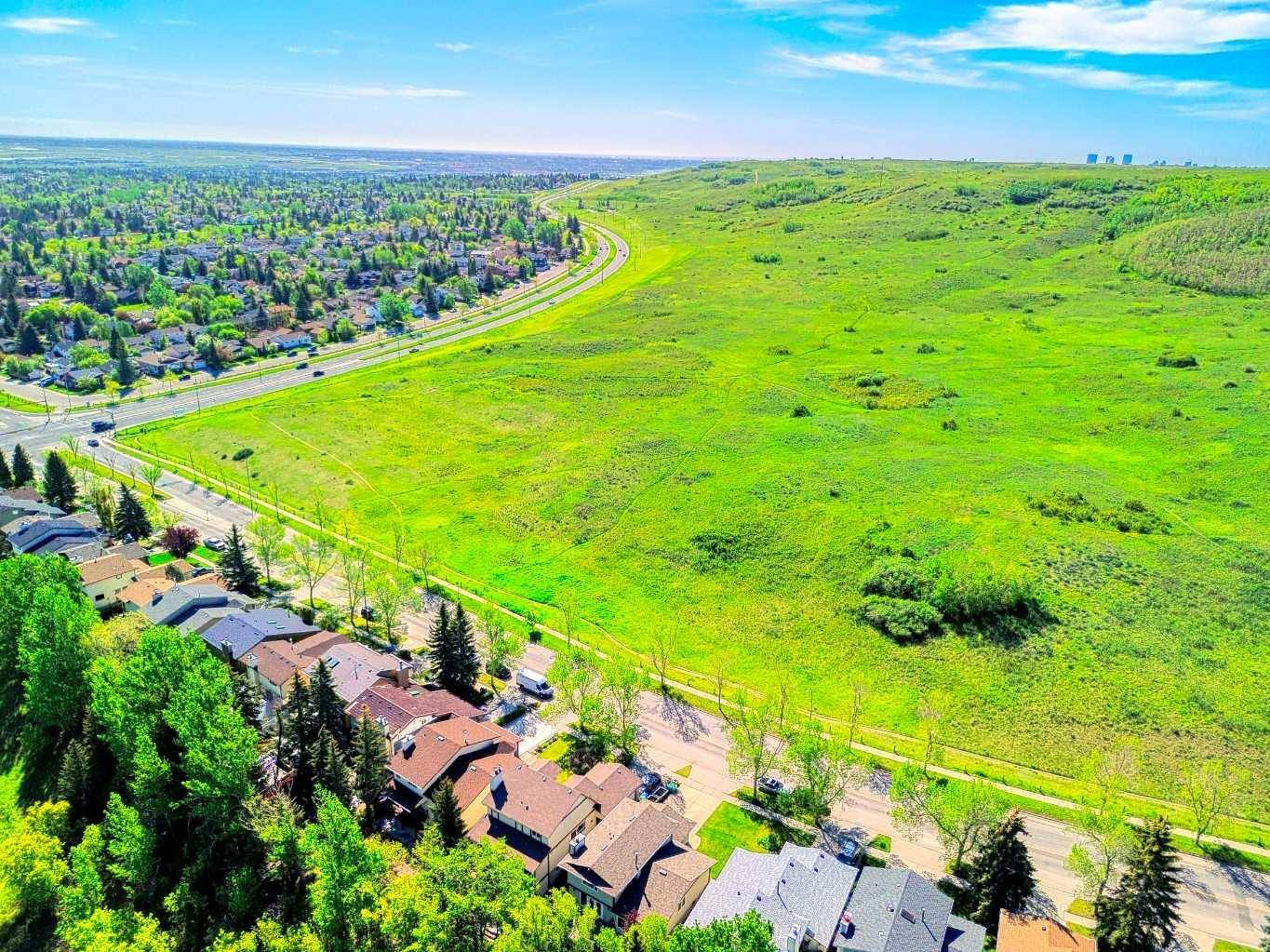 Calgary, AB T3K 2C5,88 Macewan Glen DR NW