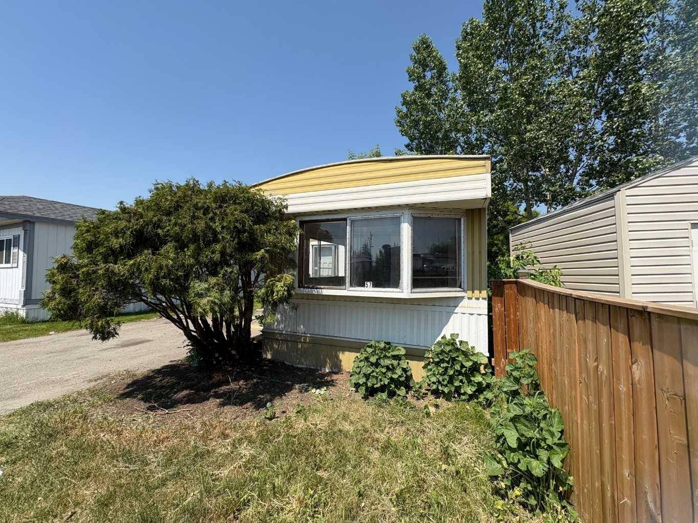 Calgary, AB T2A 0W5,6724 17 AVE Southeast #57