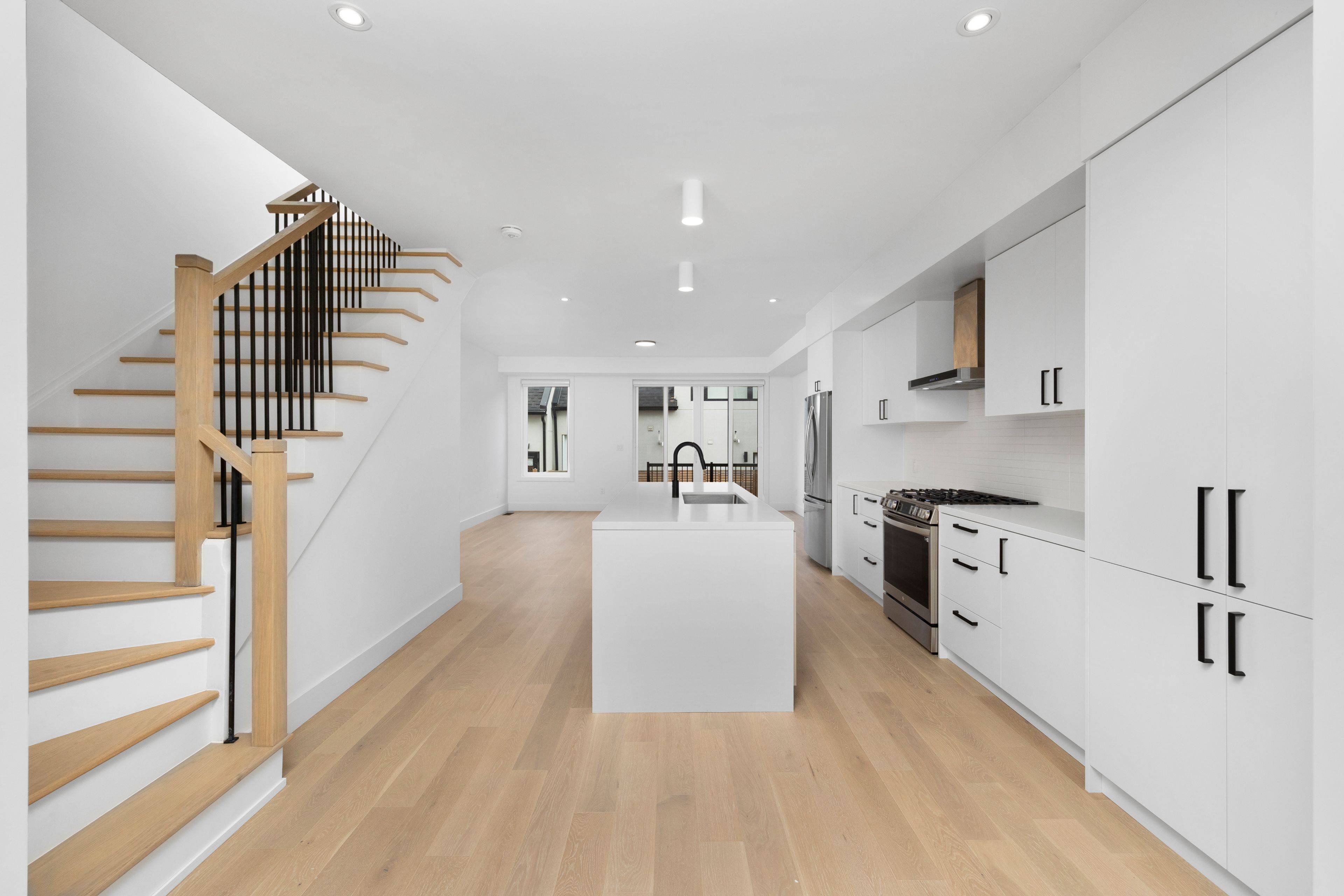 Toronto C03, ON M6C 2B5,48 Lanark AVE