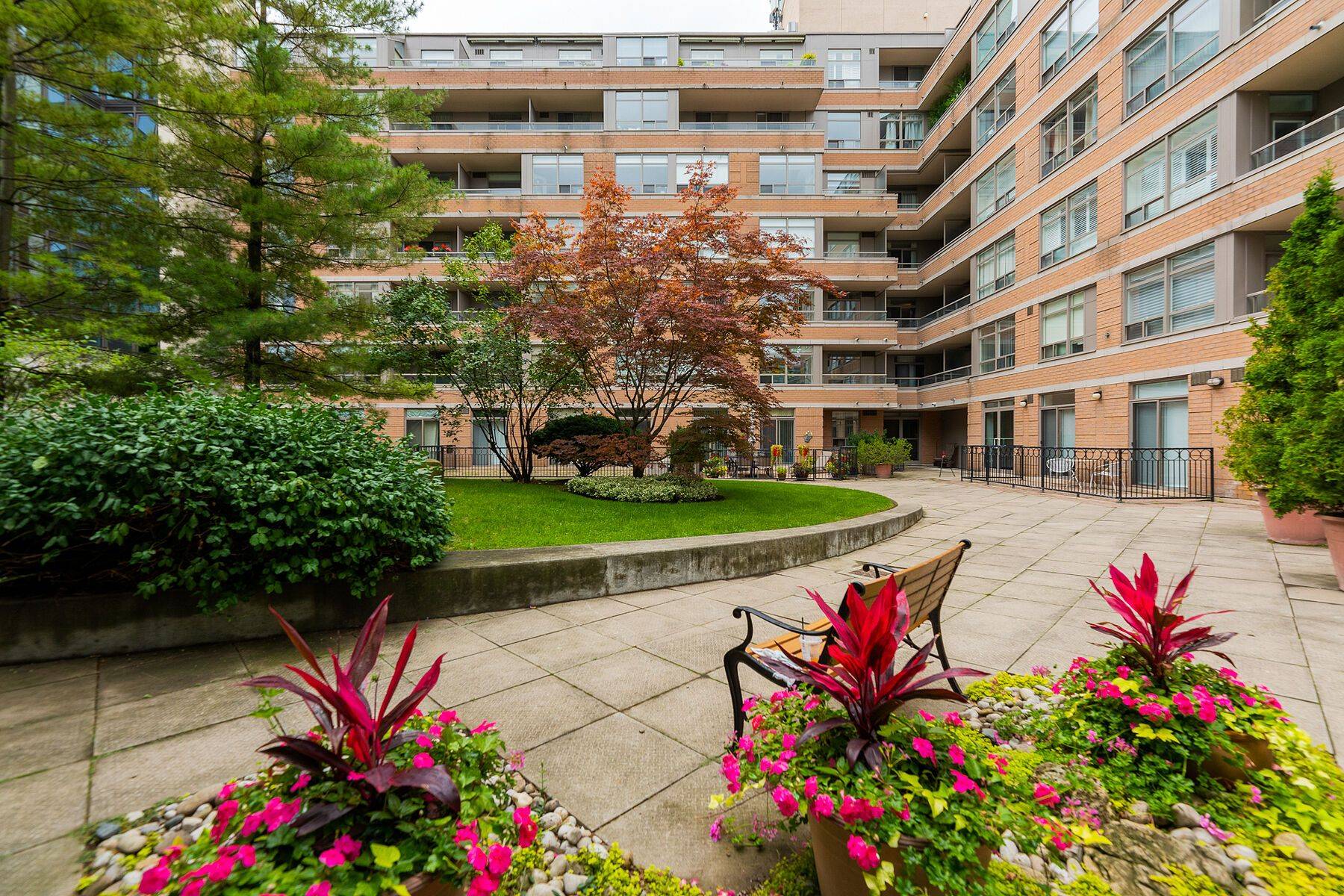Toronto C09, ON M4T 3A6,5 Rosehill AVE #805