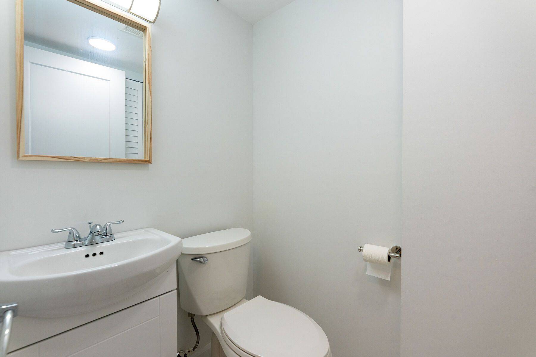 Toronto C09, ON M4T 3A6,5 Rosehill AVE #805
