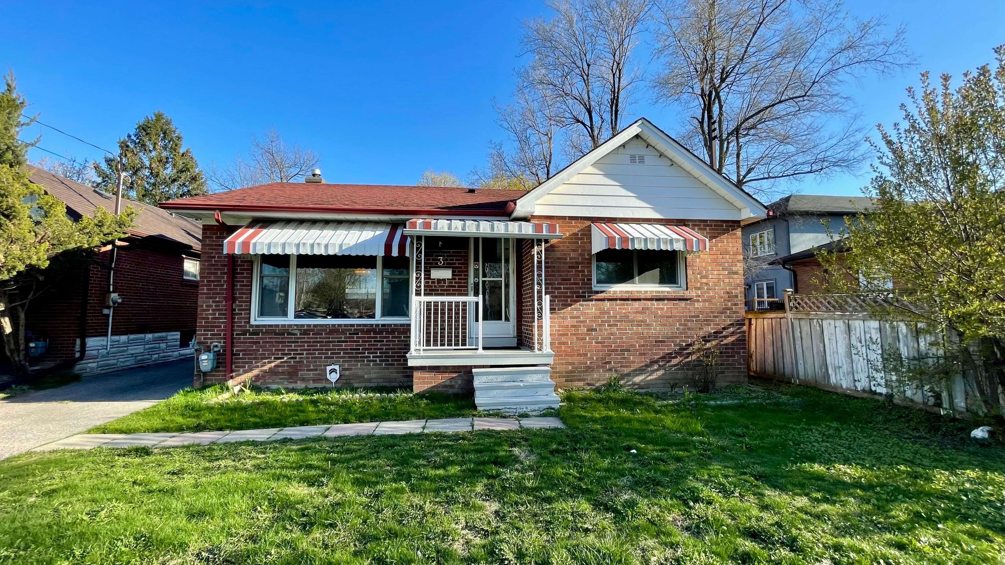 Toronto E04, ON M1R 2W5,3 Ivordale CRES #Upper