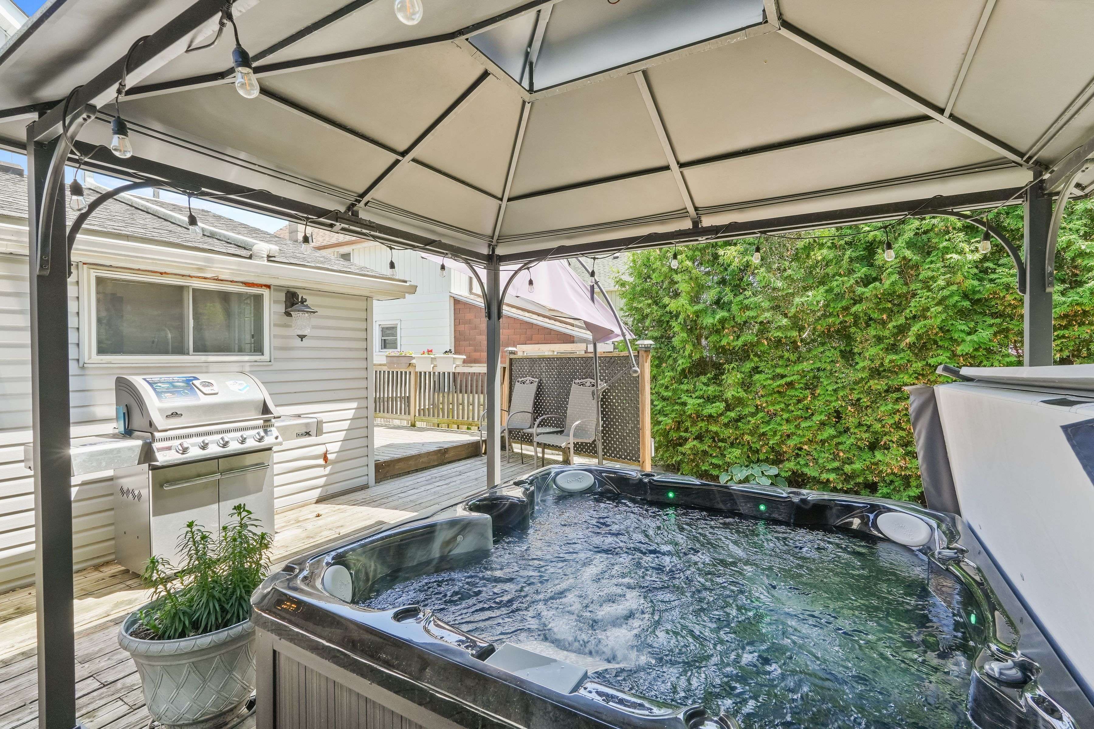 Oshawa, ON L1H 4W7,200 Court ST