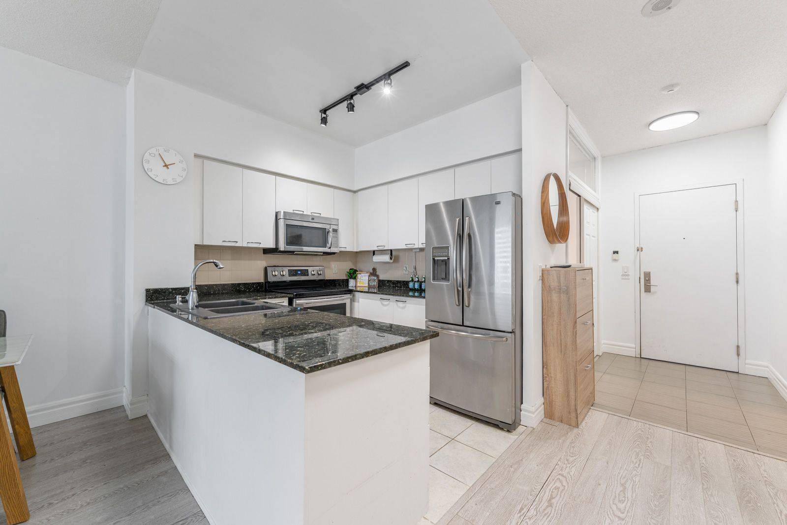 Markham, ON L3T 7Y5,48 Suncrest BLVD #116