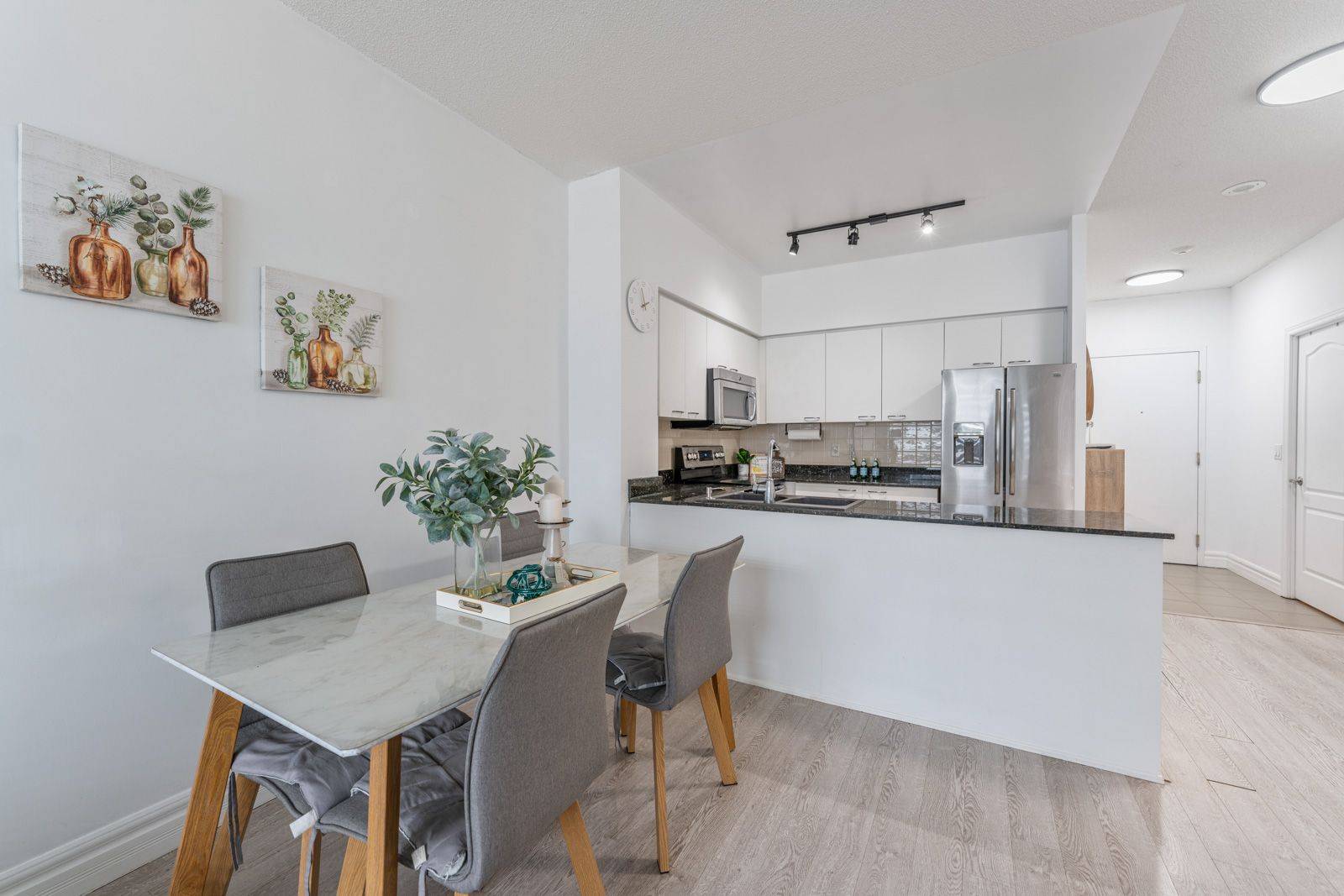 Markham, ON L3T 7Y5,48 Suncrest BLVD #116