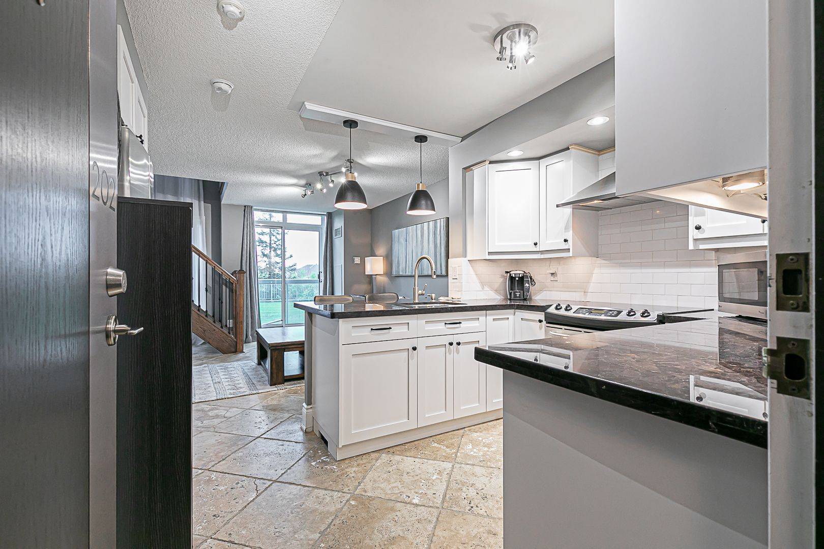 3 ELLESMERE ST #202, Richmond Hill, ON L4B 4N2