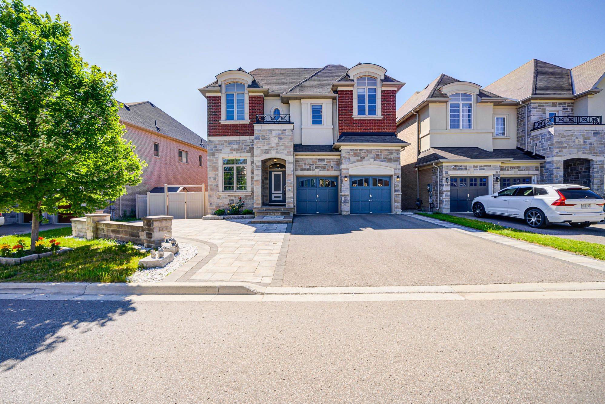 17 Dr Pearson CT, East Gwillimbury, ON L9N 0P4