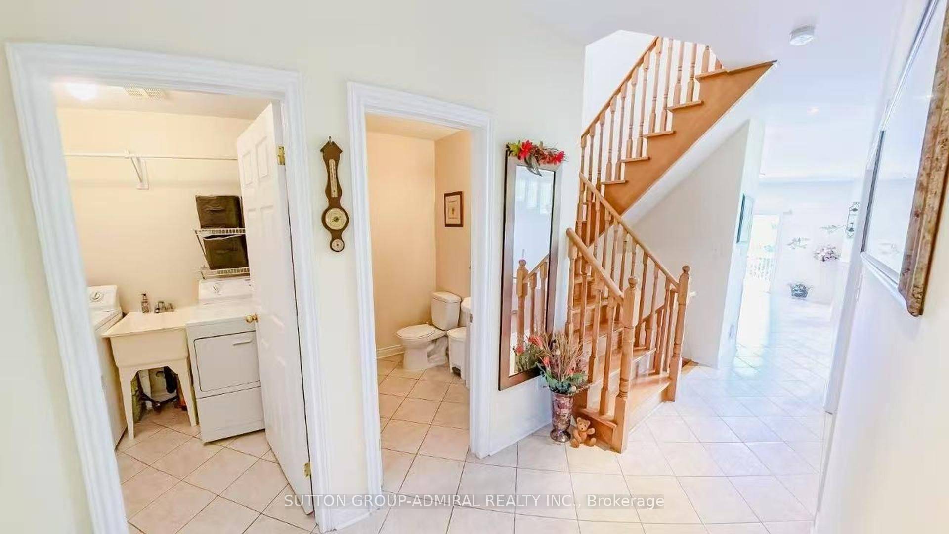 Richmond Hill, ON L4S 2R6,98 Holly DR