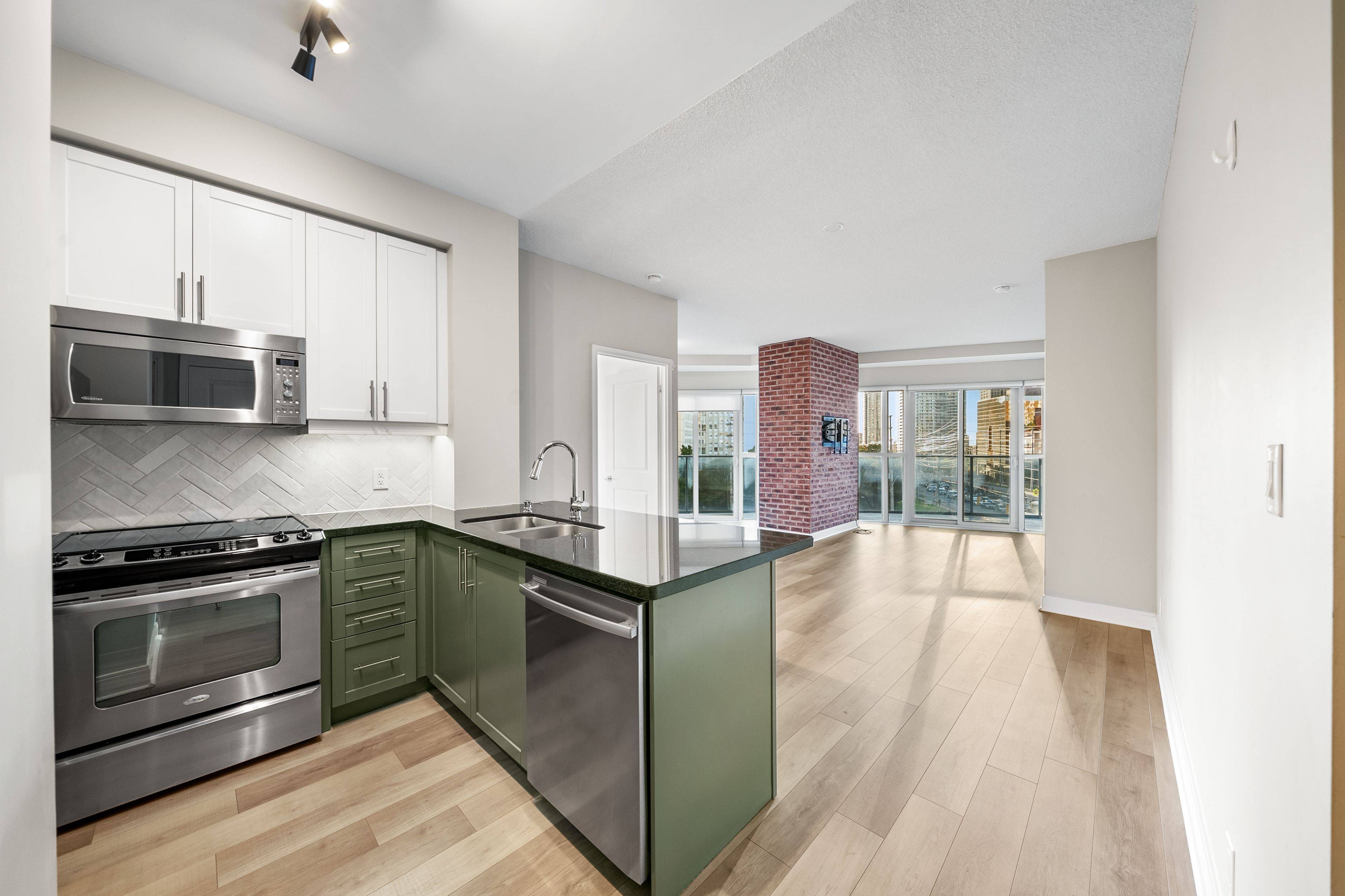 Mississauga, ON L4Z 0A9,60 absolute AVE #302