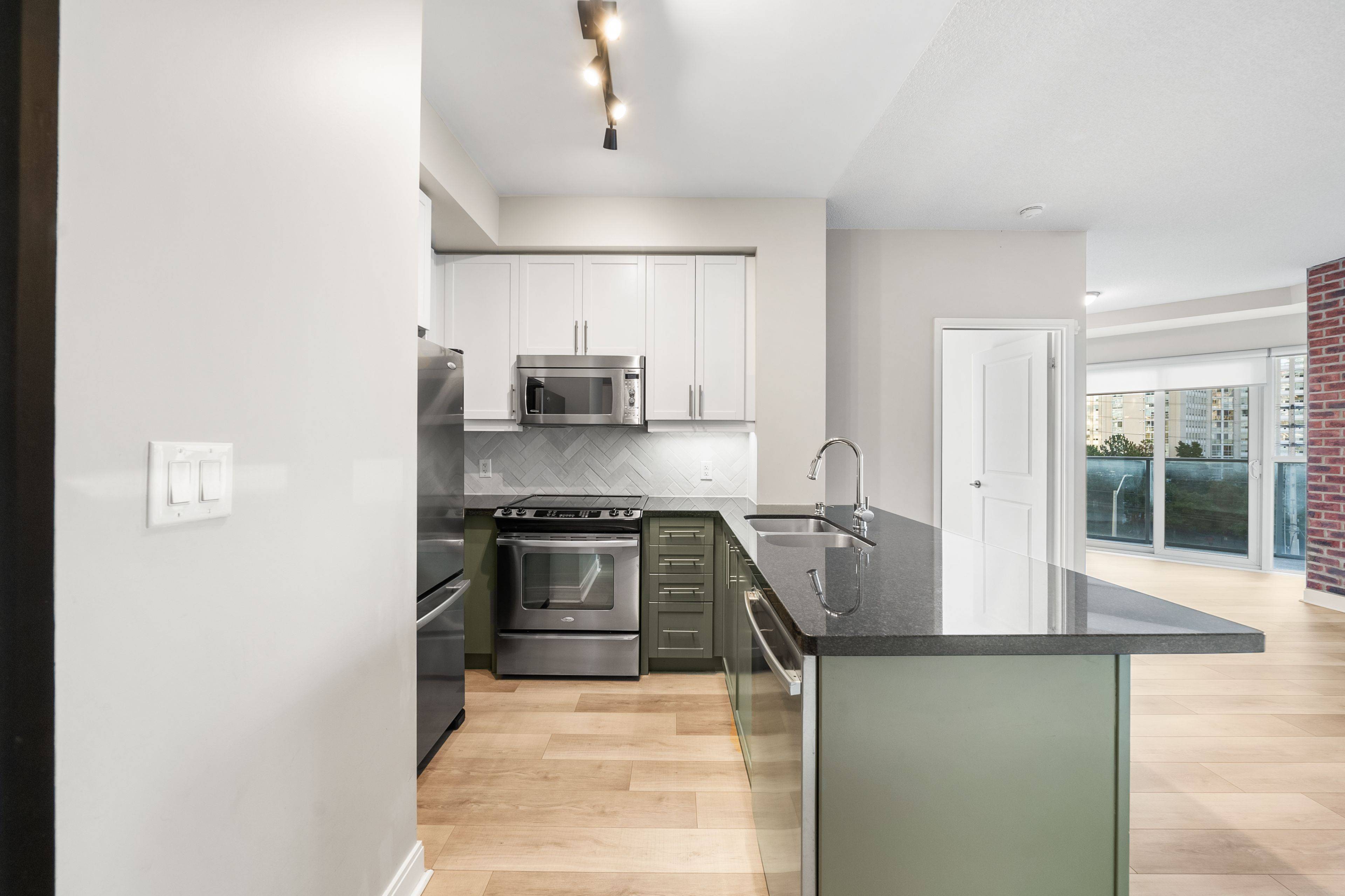 Mississauga, ON L4Z 0A9,60 absolute AVE #302