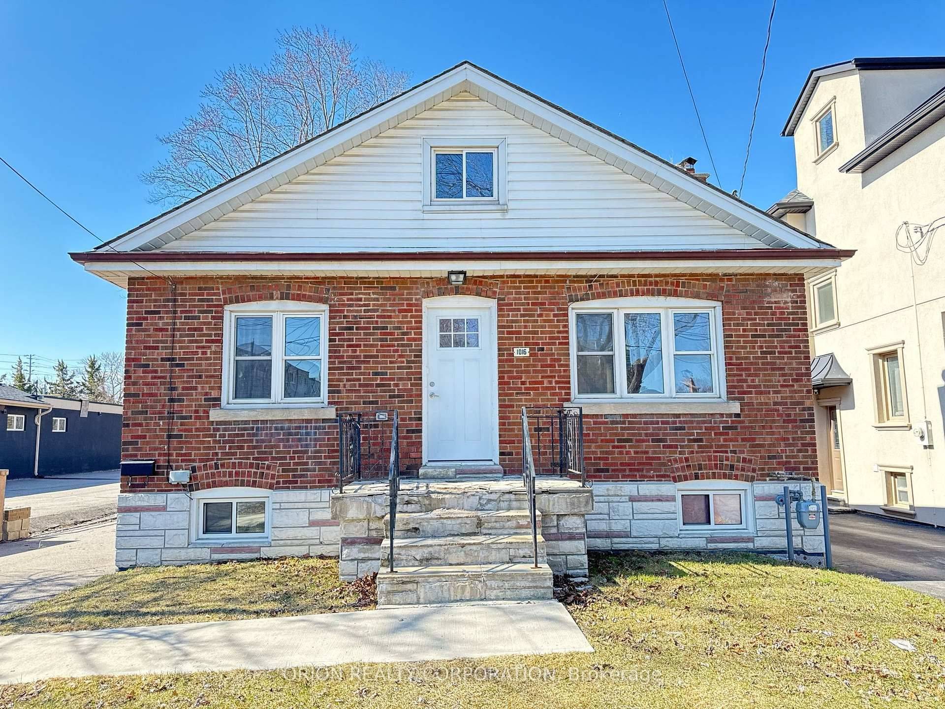 Mississauga, ON L5E 2M5,1016 Haig BLVD #Upper