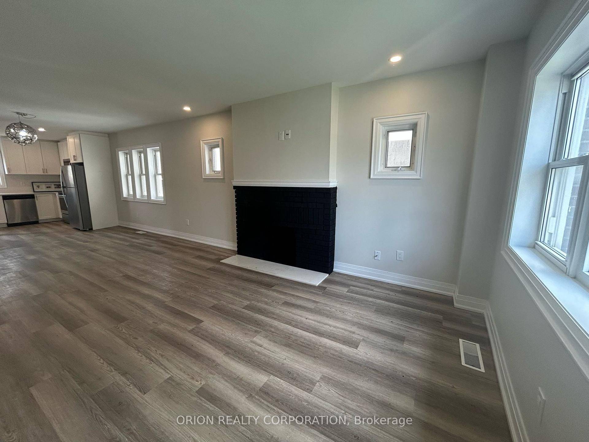 Mississauga, ON L5E 2M5,1016 Haig BLVD #Upper