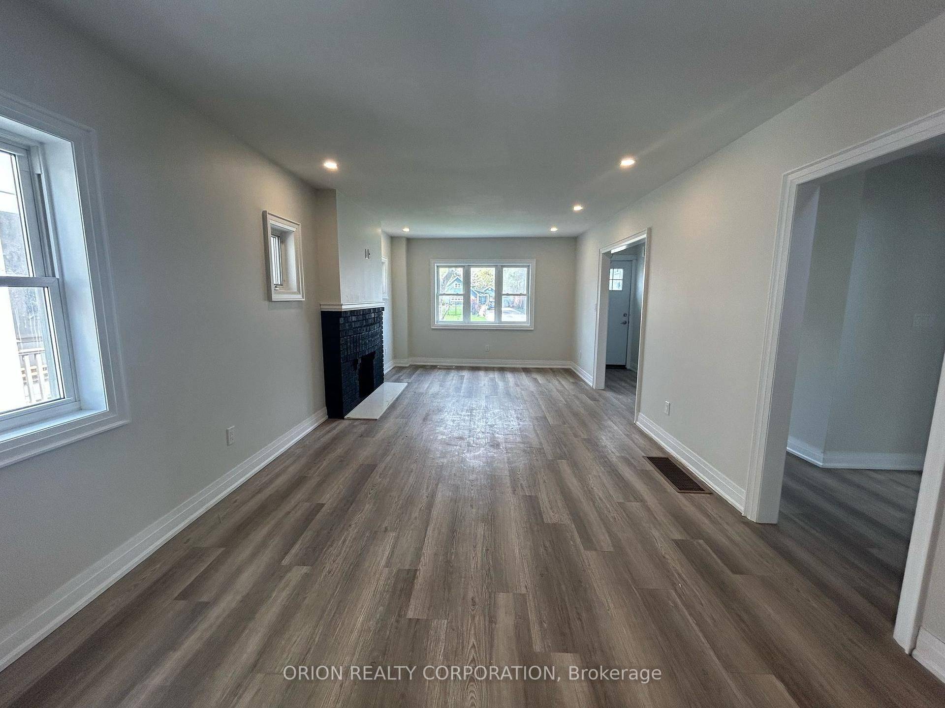 Mississauga, ON L5E 2M5,1016 Haig BLVD #Upper