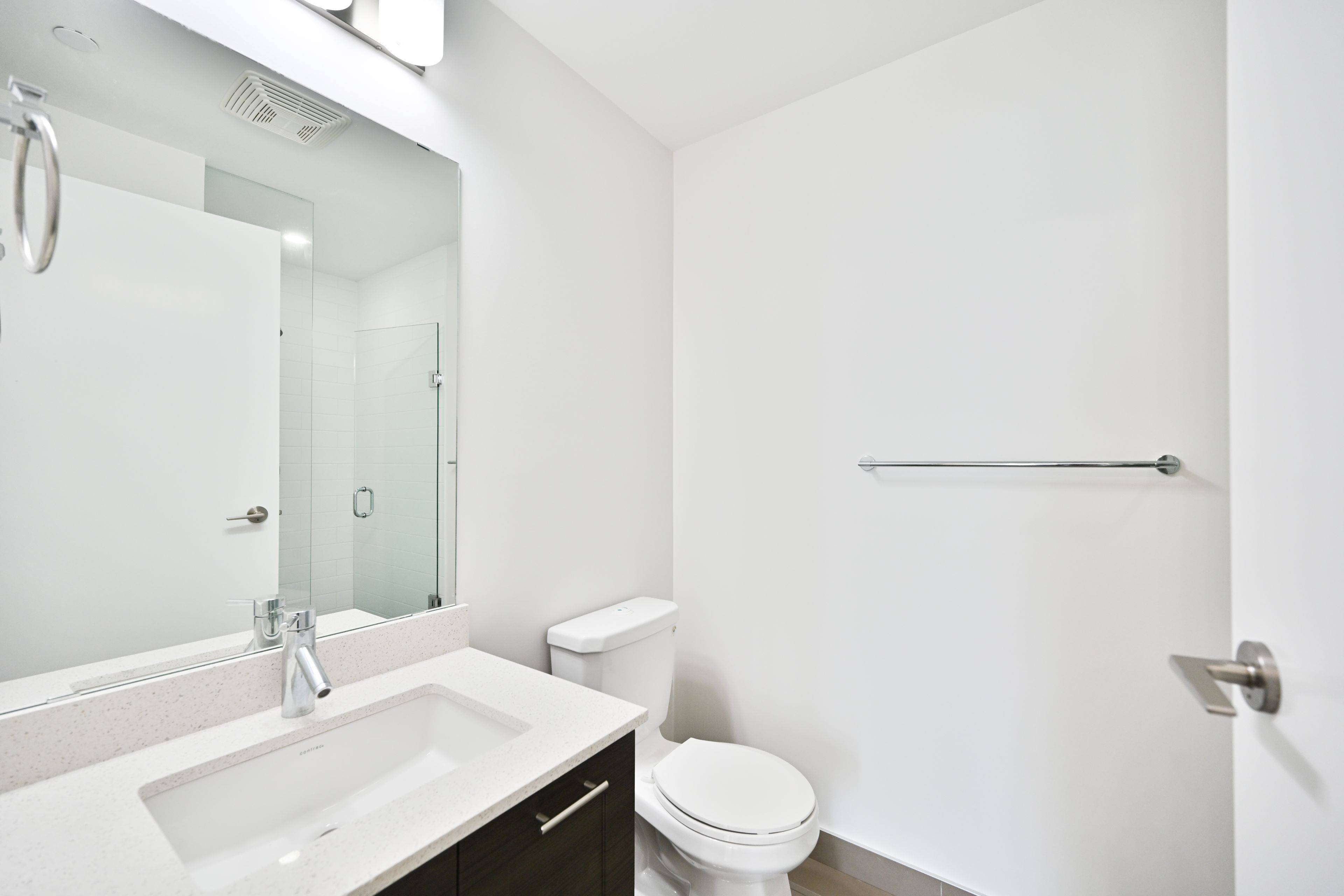 Toronto W06, ON M8V 1A4,2200 Lake Shore BLVD #2809