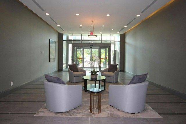 Oakville, ON L6L 0E1,11 Bronte RD #426