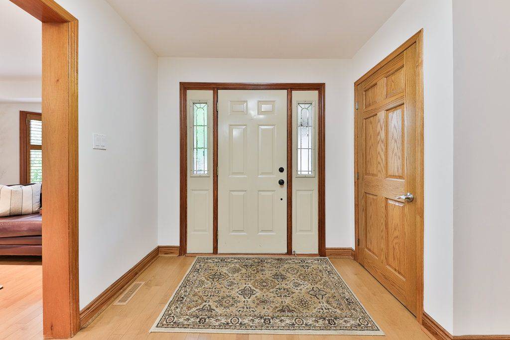 Mississauga, ON L5L 3W2,1910 Stoneybrook CT
