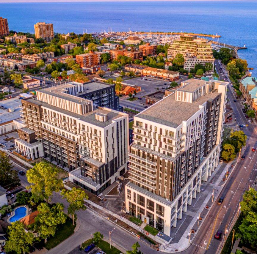133 BRONTE RD #PH11, Oakville, ON L6L 0H2
