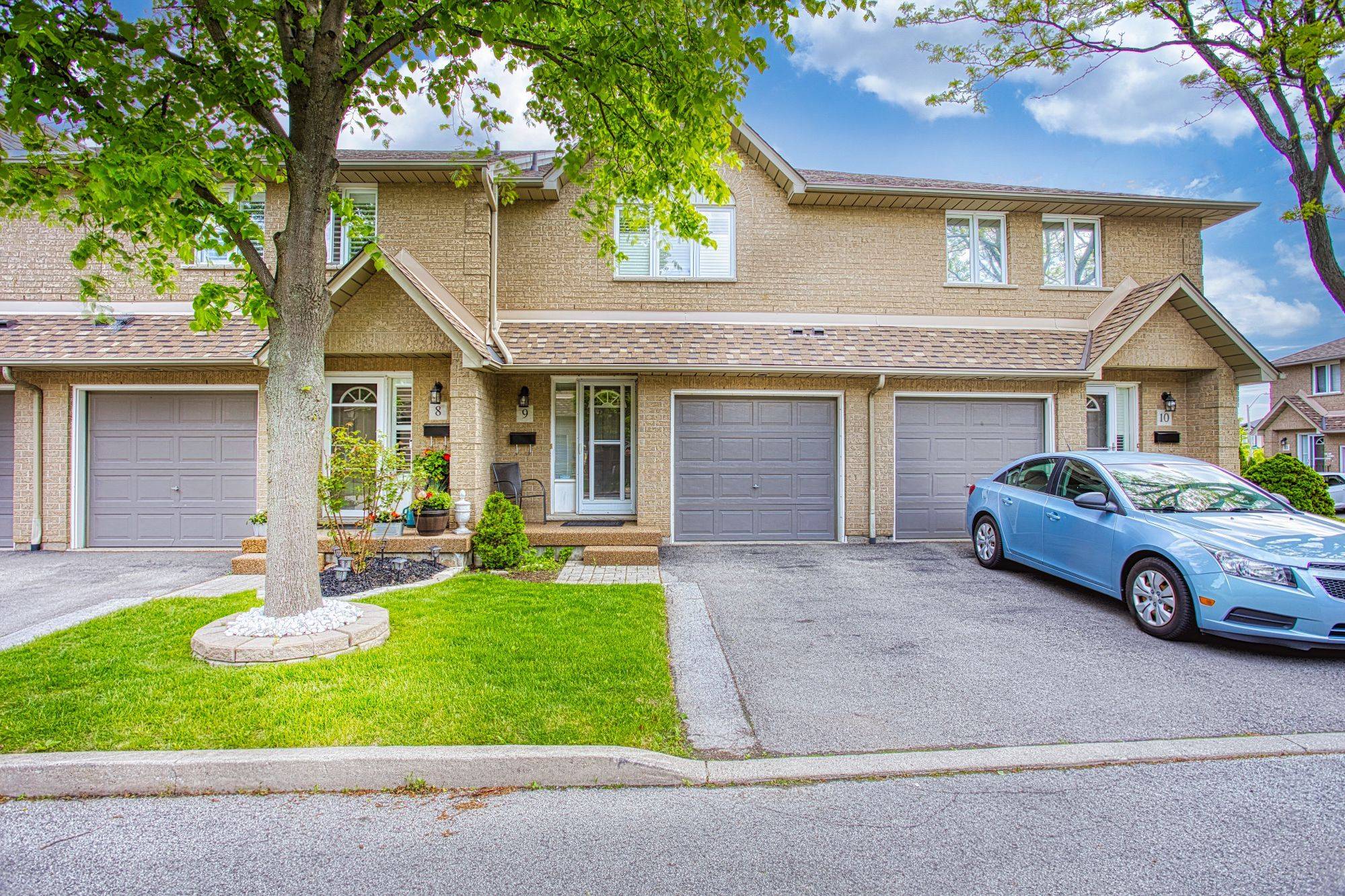 Hamilton, ON L8W 3X4,100 Vineberg DR #9
