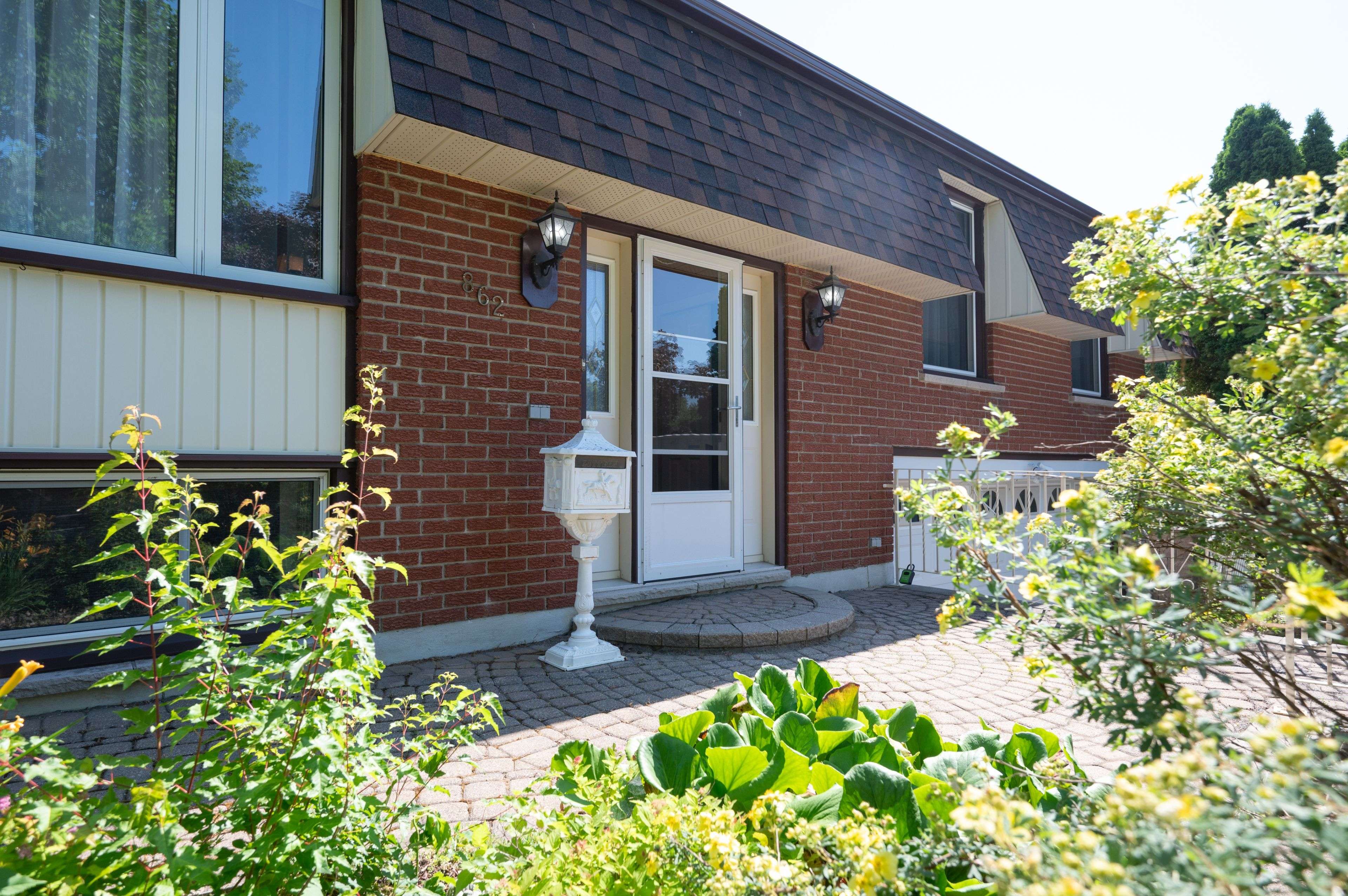 Kingston, ON K7M 6B6,862 Berwick PL