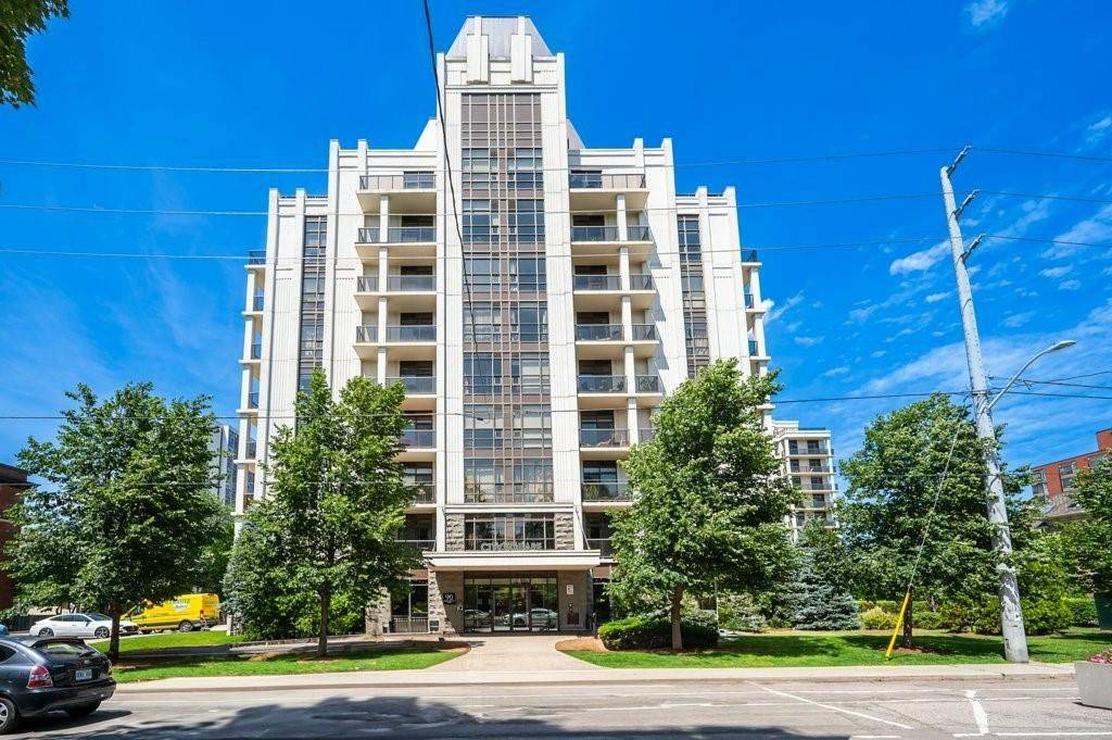 Hamilton, ON L8P 0B4,90 Charlton AVE W #302