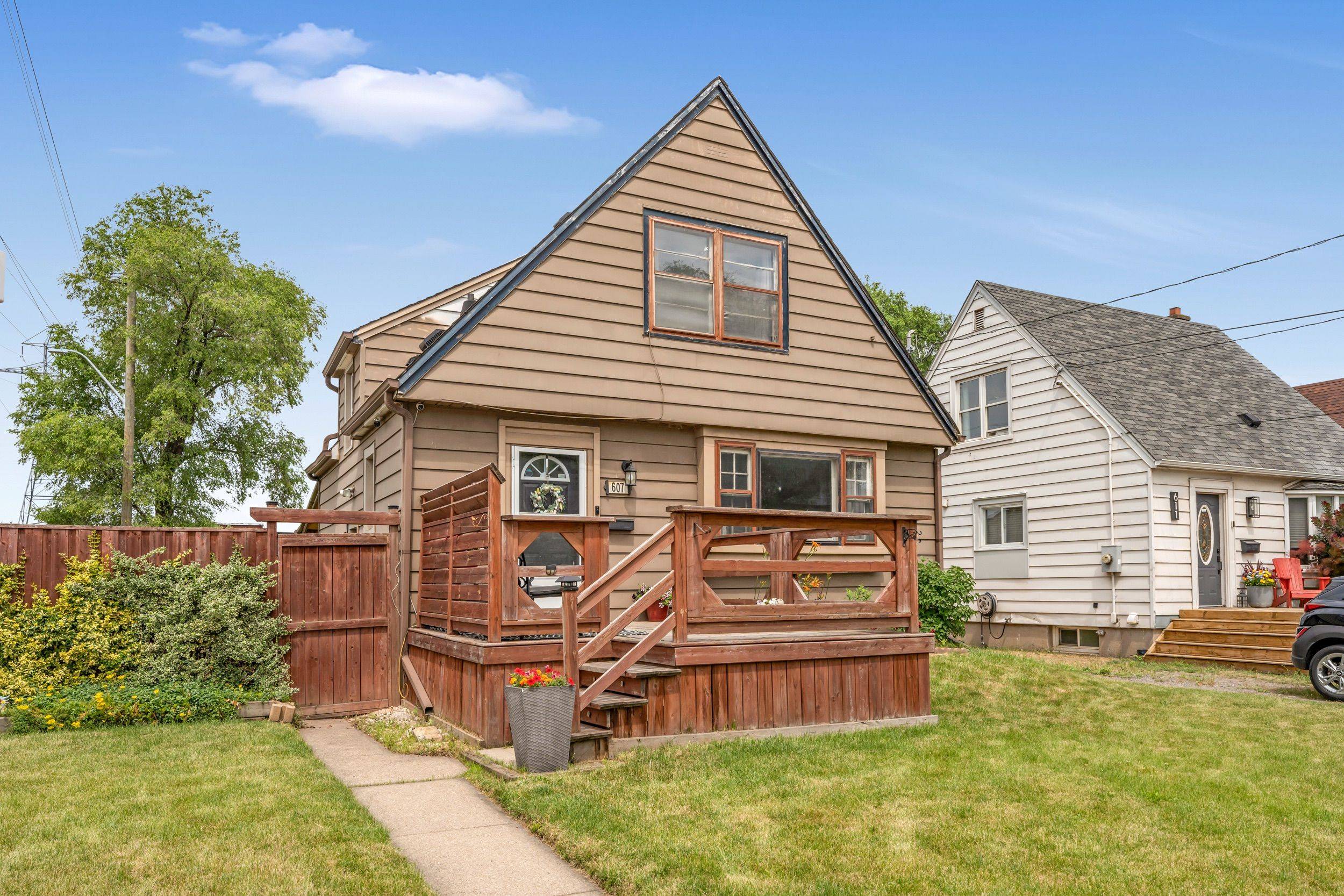 Hamilton, ON L8H 6H1,607 Brighton AVE