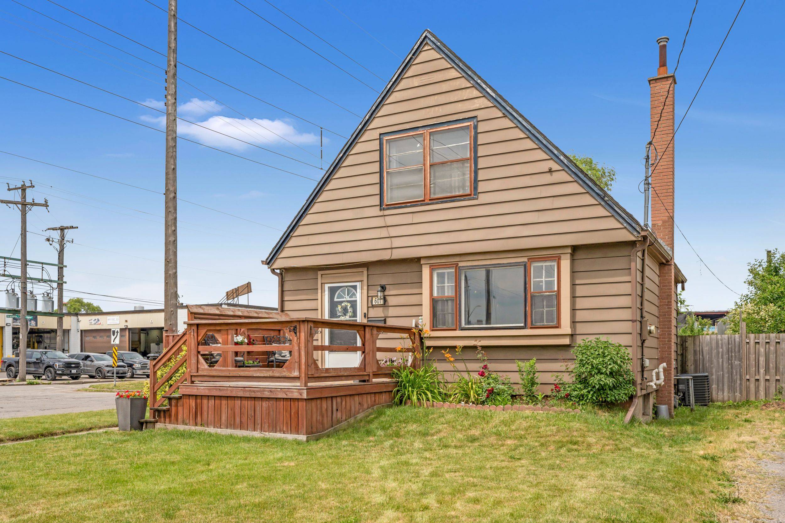 Hamilton, ON L8H 6H1,607 Brighton AVE