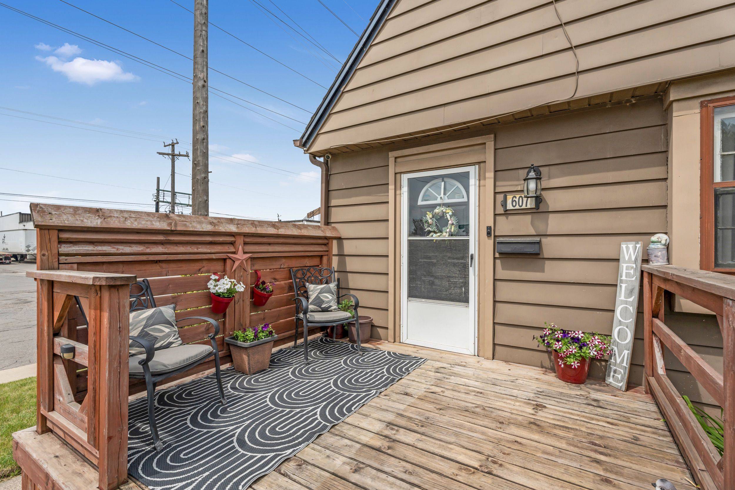Hamilton, ON L8H 6H1,607 Brighton AVE