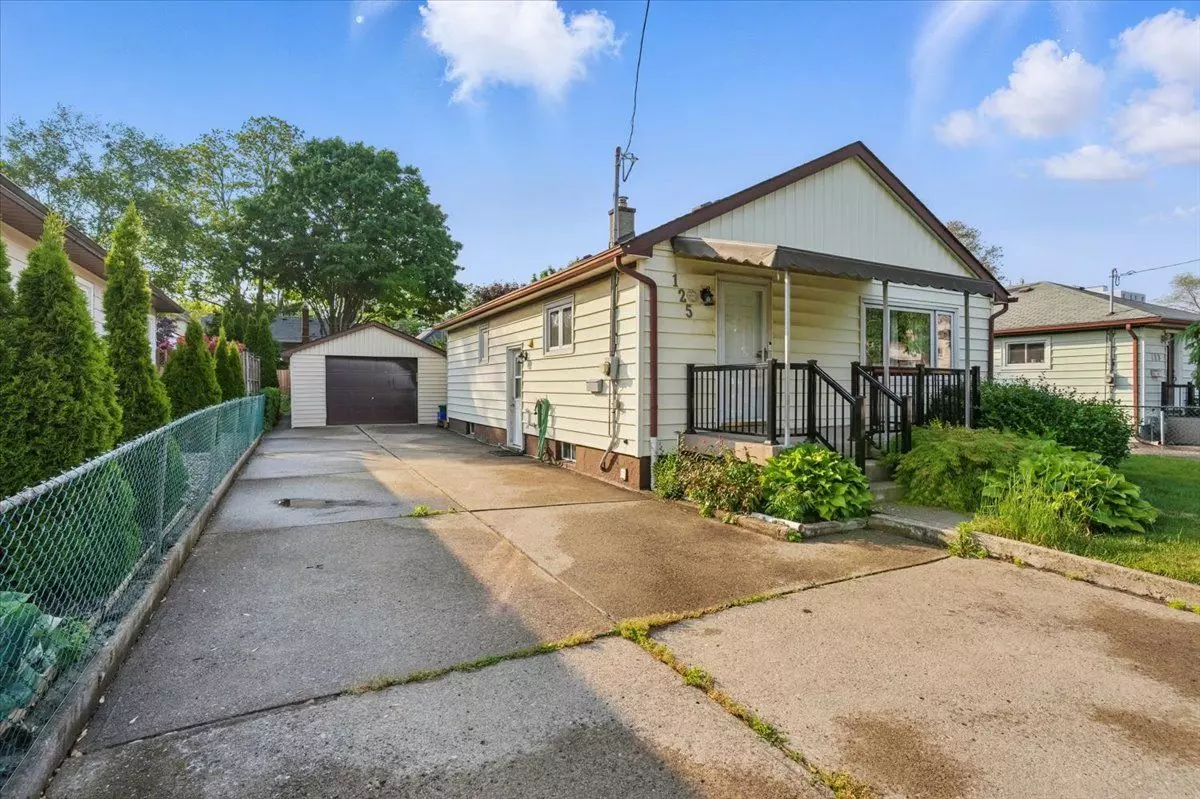 Oakville, ON L6K 1W8,125 Inglewood DR