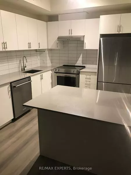 9000 Jane ST #1812, Vaughan, ON L4K 0M6