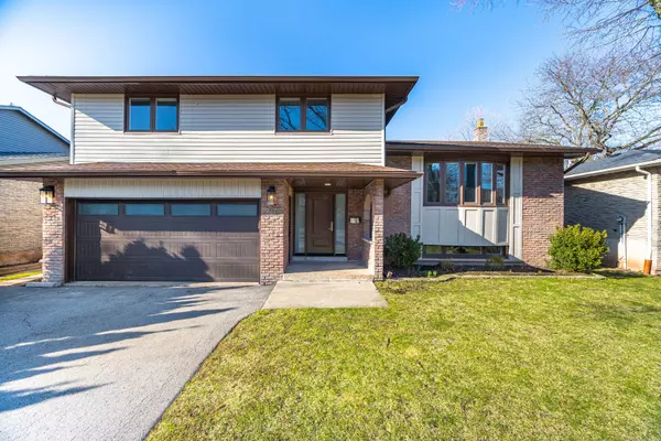 241 Sunrise CRES,  Oakville,  ON L6L 3L4