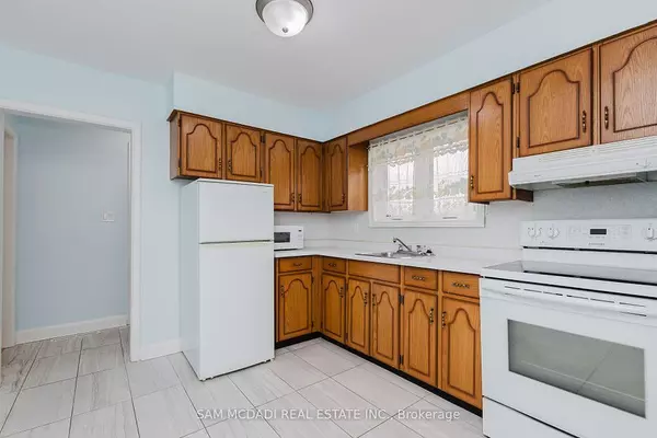Oakville, ON L6K 1W8,125 Inglewood DR