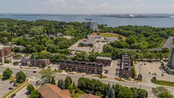 Burlington, ON L7T 0B6,70 Plains RD W #46