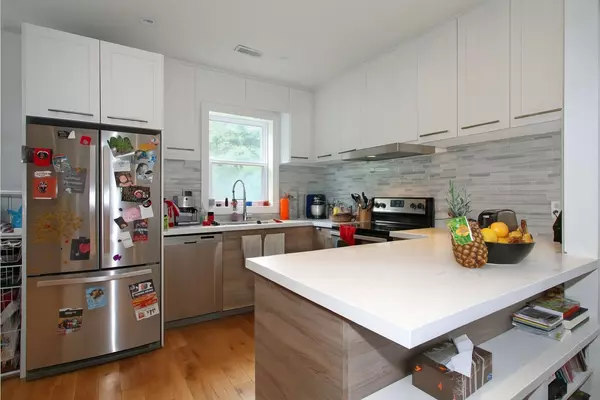 Toronto W02, ON M6P 2G3,172 Indian Road CRES #Upper
