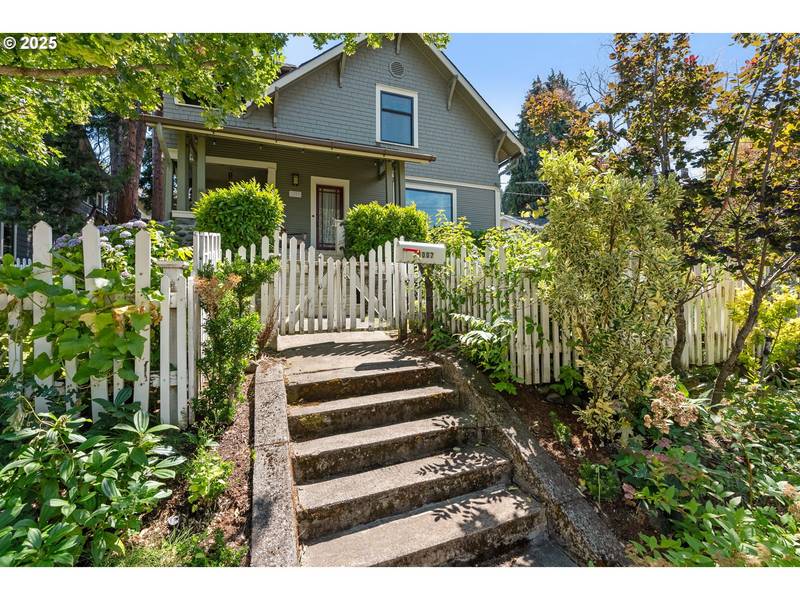 1007 CASCADE AVE, Hood River, OR 97031