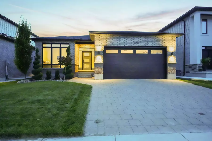 3297 Regiment RD, London South, ON N6P 0G5