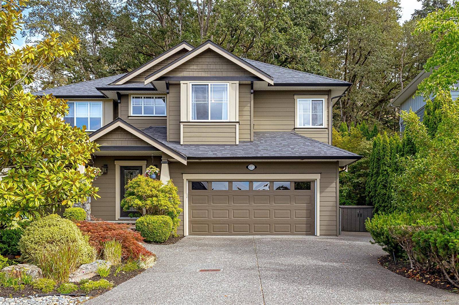 817 Rogers Way, Saanich, BC V8X 5L1