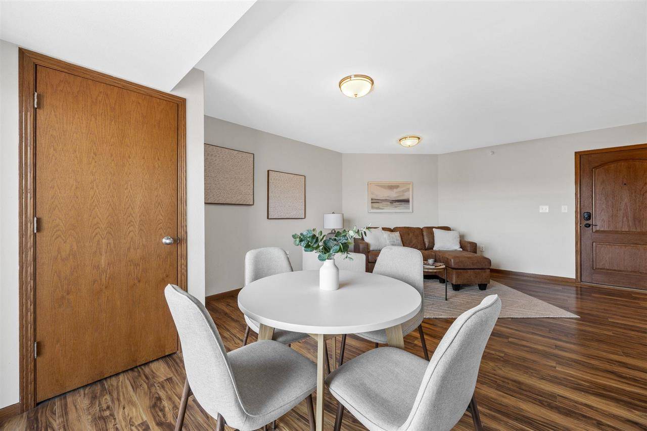 Iowa City, IA 52240,332 S Linn St. #418