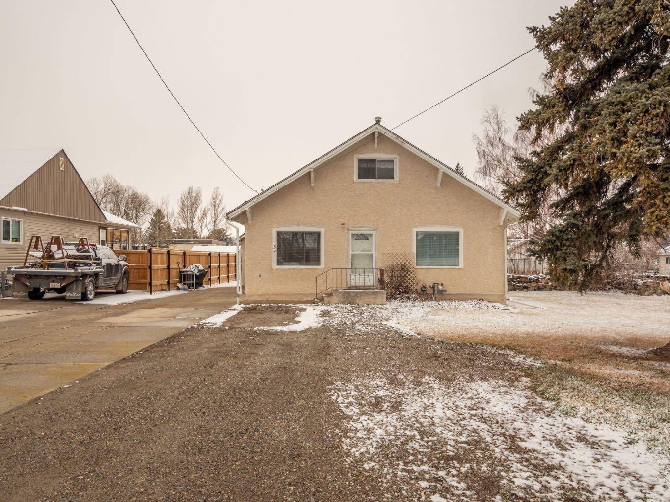 529 4 ST West, Cardston, AB T0K0K0