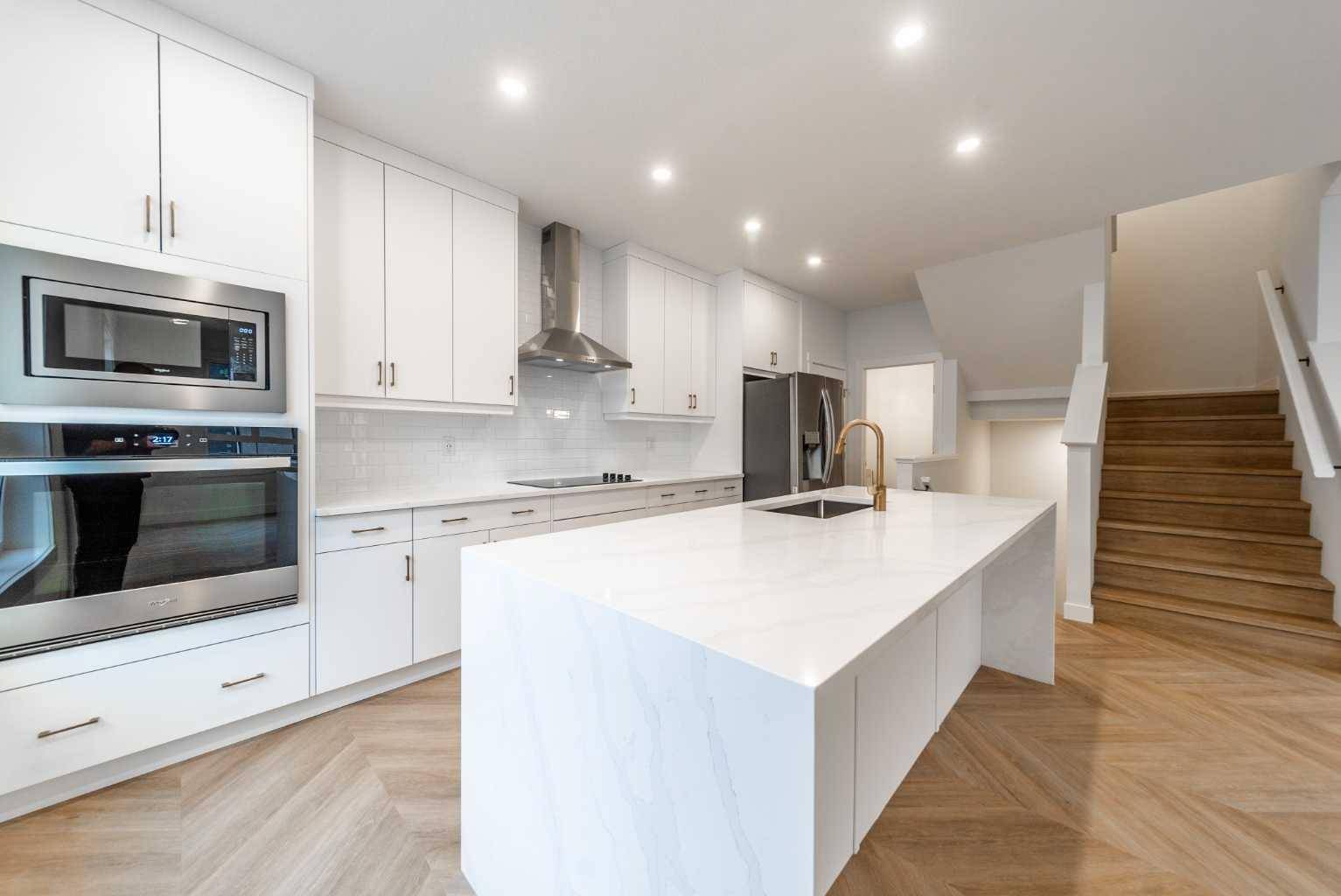 Calgary, AB T3C 3Y3,618 Sovereign Common SW